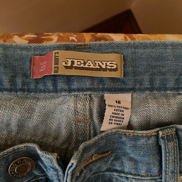 Women’s old navy shorts size 12 - Picture 2 of 3